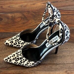 NWOT Steve Madden Black and White Leopard Print Pointed Toe Pumps